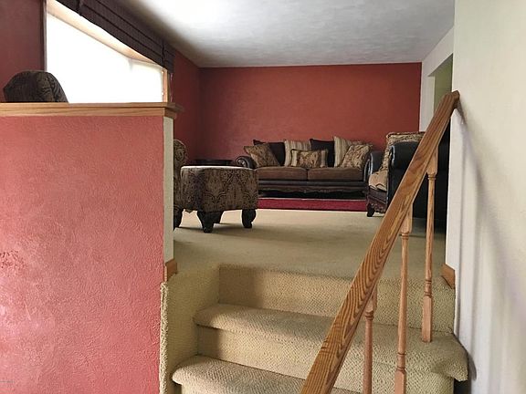 4th image of 125 Shadowood Ln