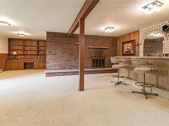 3rd image of 126 Stanwood Ln