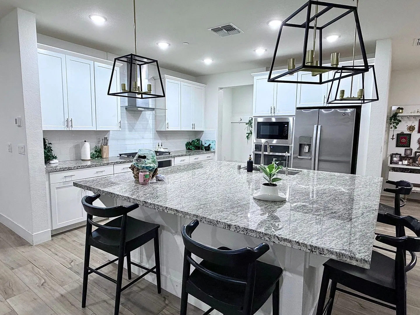Beautifully maintained 4-bedroom, 3-bath, 2,365 sq ft in Folsom — Photo 1