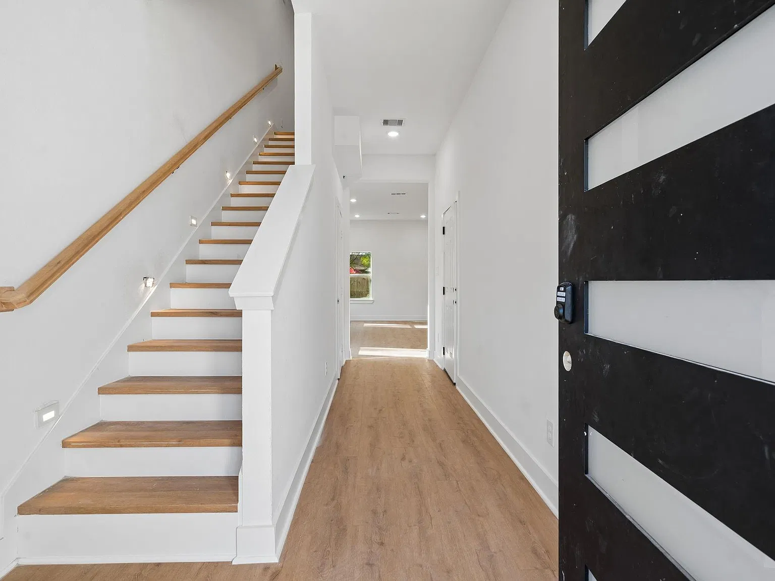 4 bed, 2.5 bath, 1506 sqft, $2,295 — Photo 4