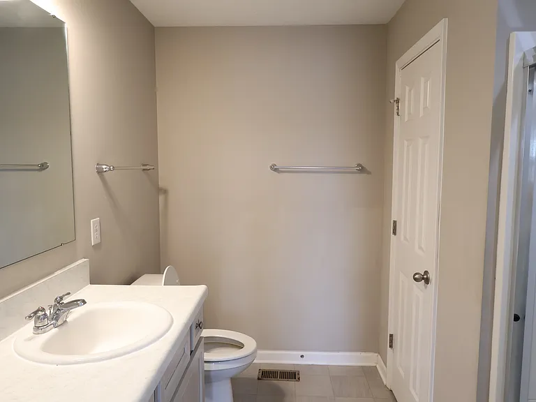 1899 Lakecrest Dr — Photo 41