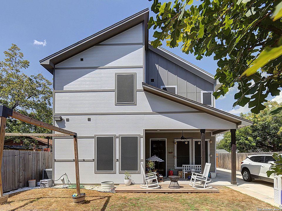 1st image of 2224 Hicks Ave