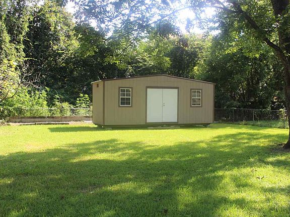 5th image of 637 Mary Ann Dr