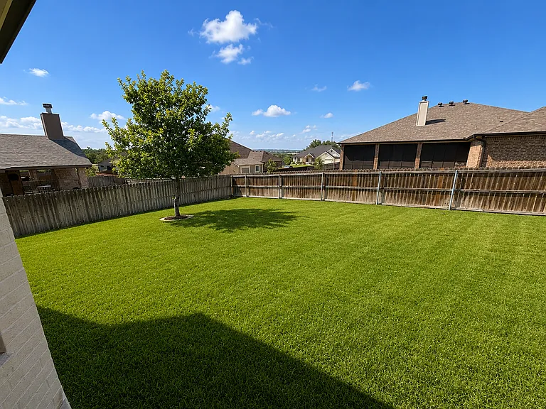 2045 Horatio St — Photo 33