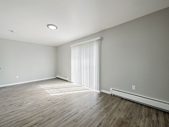 3rd image of 149 Huronview Ct