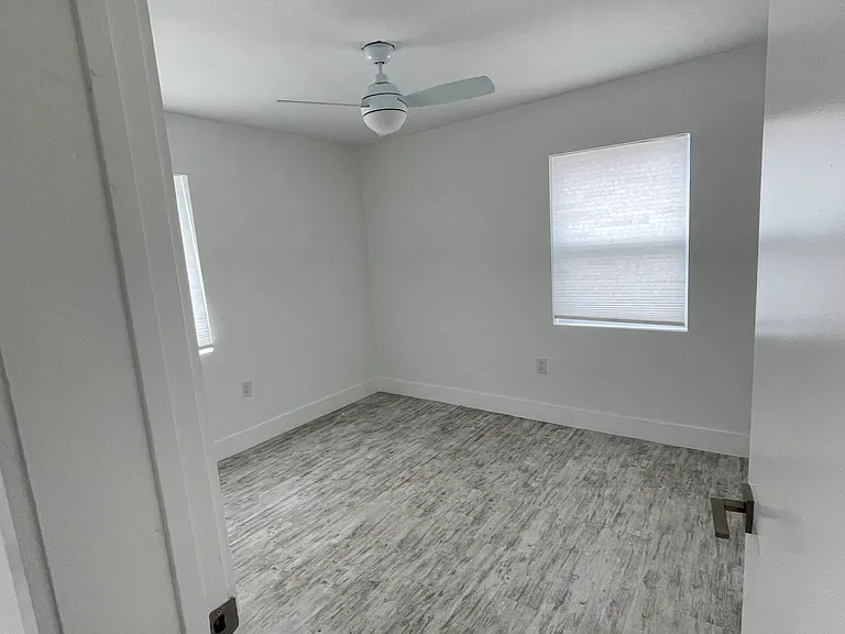 35 SW 6th St #1 — Photo 21