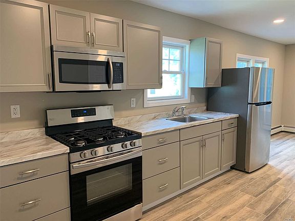 2nd image of 20 E 20th St #2