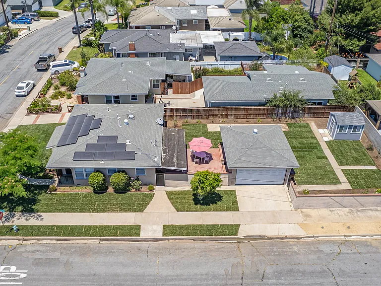 521 E Date St — Photo 42