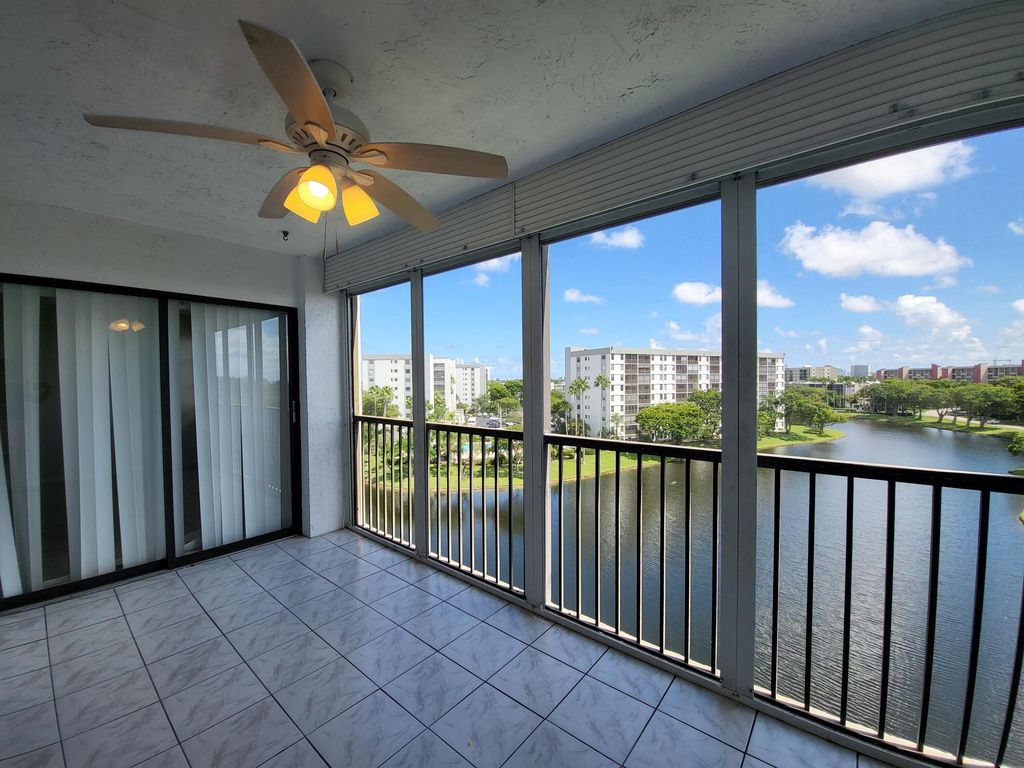 2232 N Cypress Bend Dr APT 707, photo 2