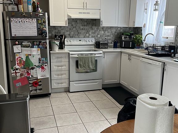 5th image of 236 Queen St Unit 7