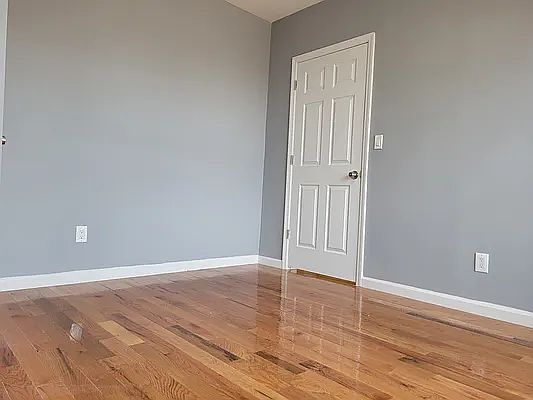 5th image of 318 6th St #17