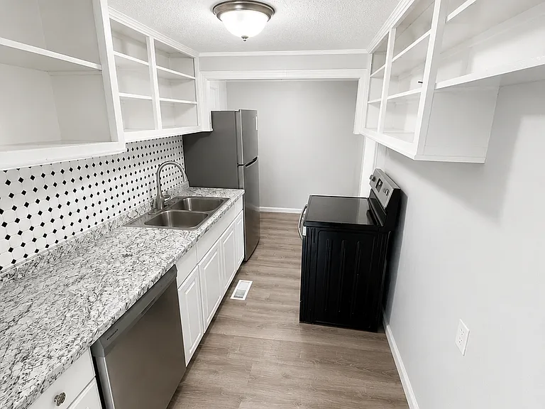 856 Lake City Hwy — Photo 8