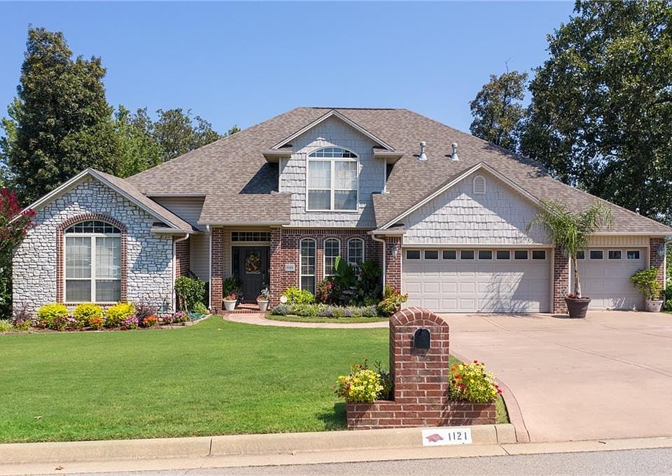1st image of 1121 Solitude Dr