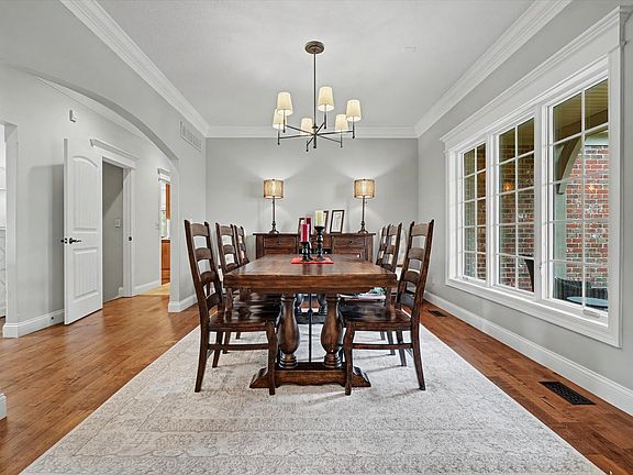 5th image of 1301 English Oak Dr