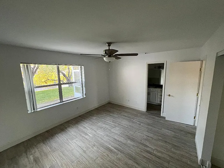 219 Bent Arrow Dr — Photo 3