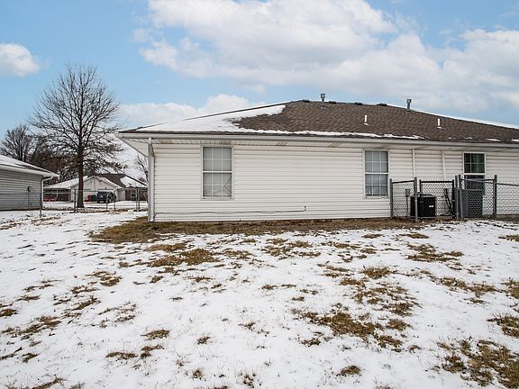 5th image of 811 Willow Dr