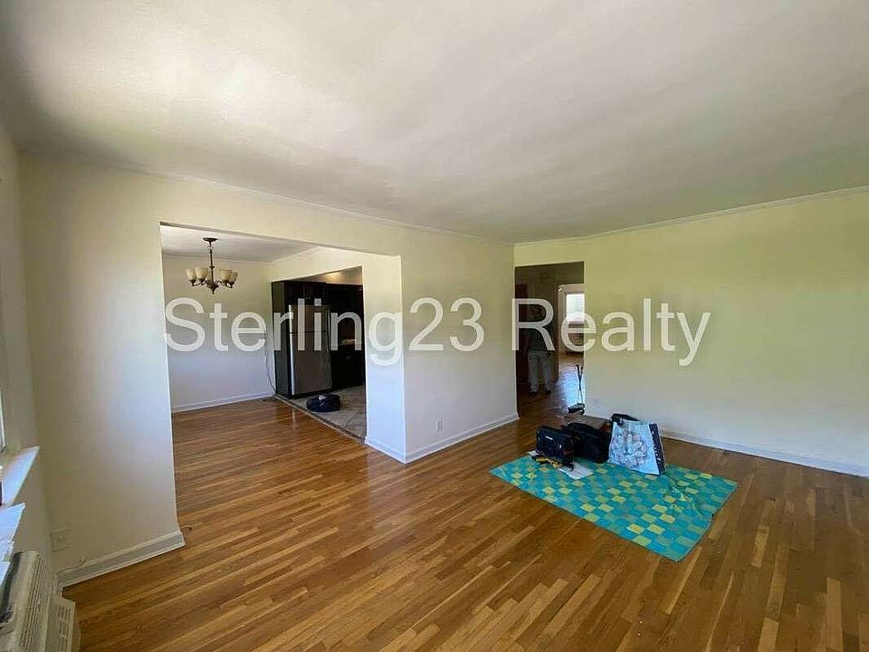 1st image of 21-24 Hoyt Ave S #3F