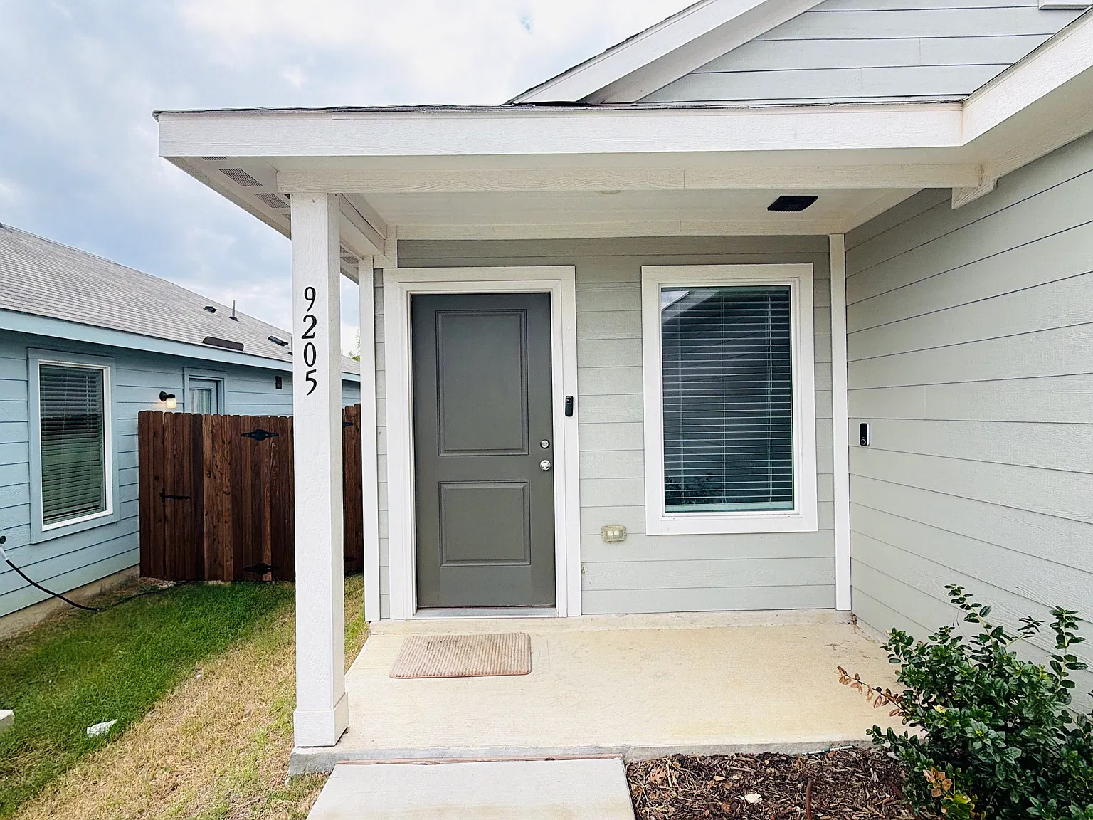 3 bed, 1407 sqft, $2,400 — Photo 3
