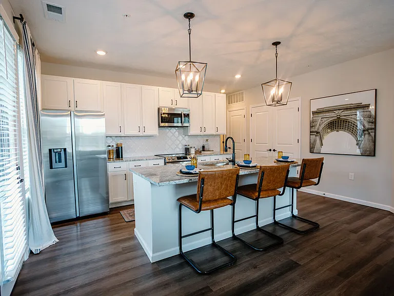 Dalton Residences — Photo 7