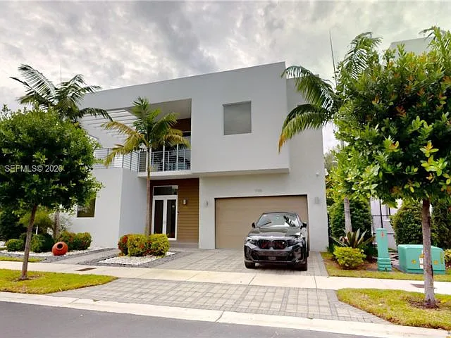 5 bed, 5.0 bath, 3624 sqft, $9,000 — Photo 2