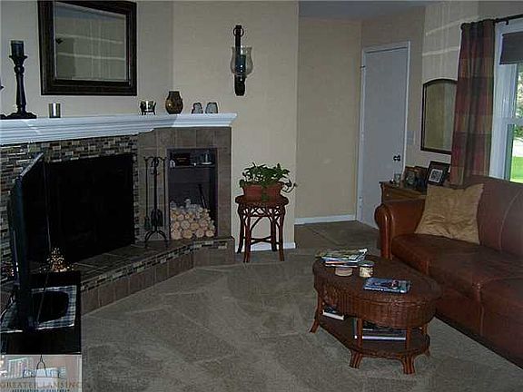 4th image of 3793 Delano Dr