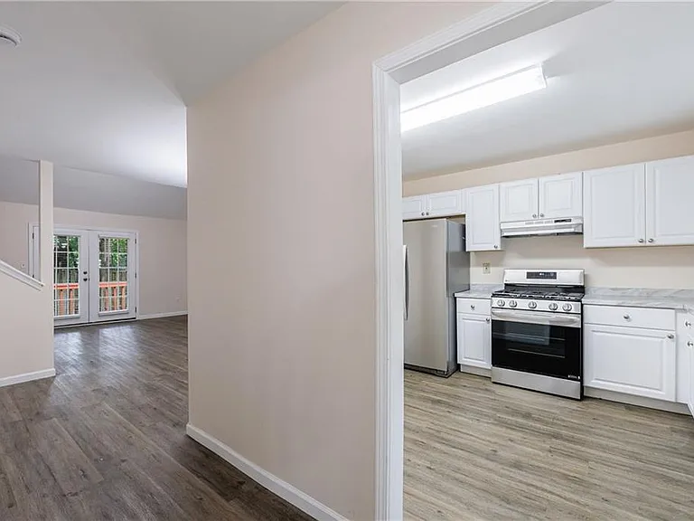 1248 Falling Water Dr SE — Photo 3
