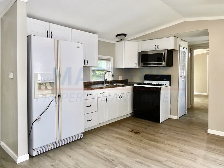10635 Ford Rd — Photo 16