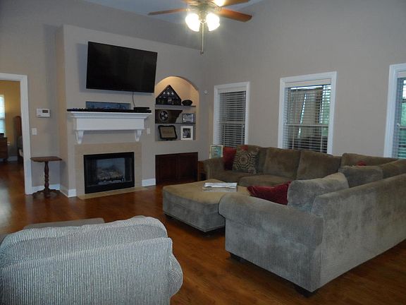 3rd image of 8610 Seven Lakes Dr