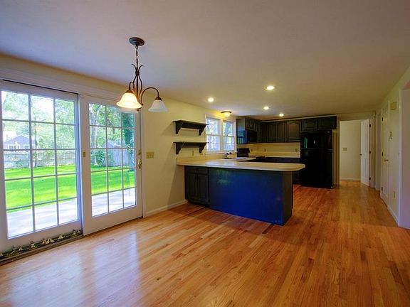 3rd image of 102 Pond St