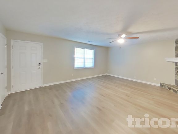 3rd image of 211 Robin Ln