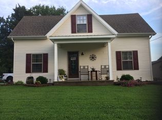 135 E Walnut St, Elberfeld, IN 47613