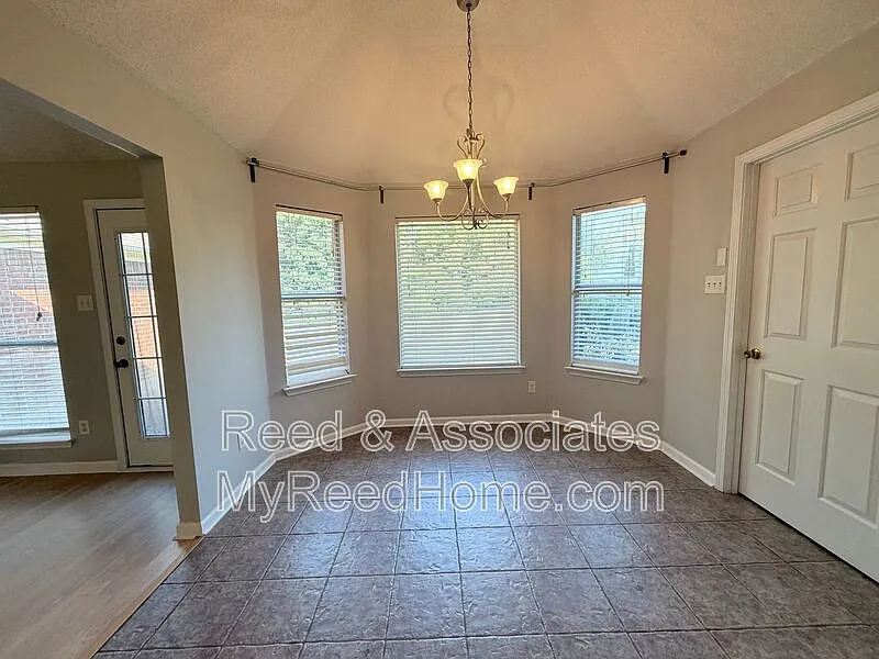3 bed, 2.0 bath, 1508 sqft, $2,000 — Photo 4