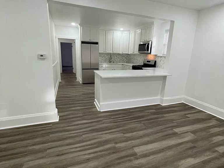Cedar Ave — Photo 5