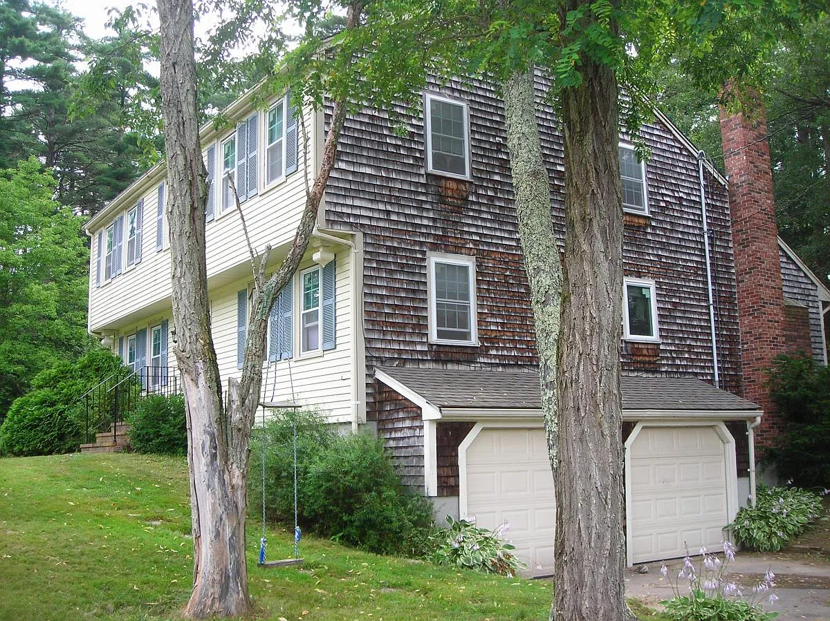 4 bed, 2.5 bath, 2400 sqft, $4,500 — Photo 2