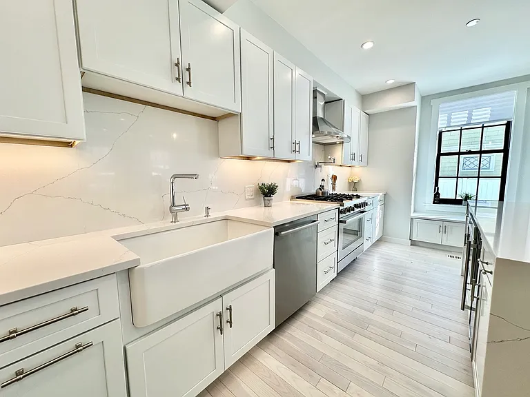 11 Lowell St #A — Photo 5