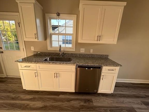 5th image of 107 Twin City St