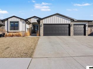 8736 S 81st St, Lincoln, NE 68516