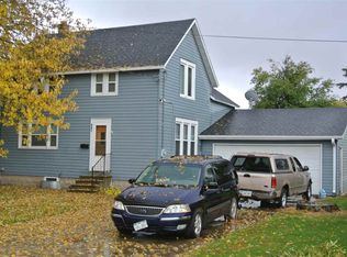 106 E Vernon St, Stacyville, IA 50476