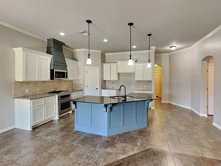 5720 Saint James Pl — Photo 8