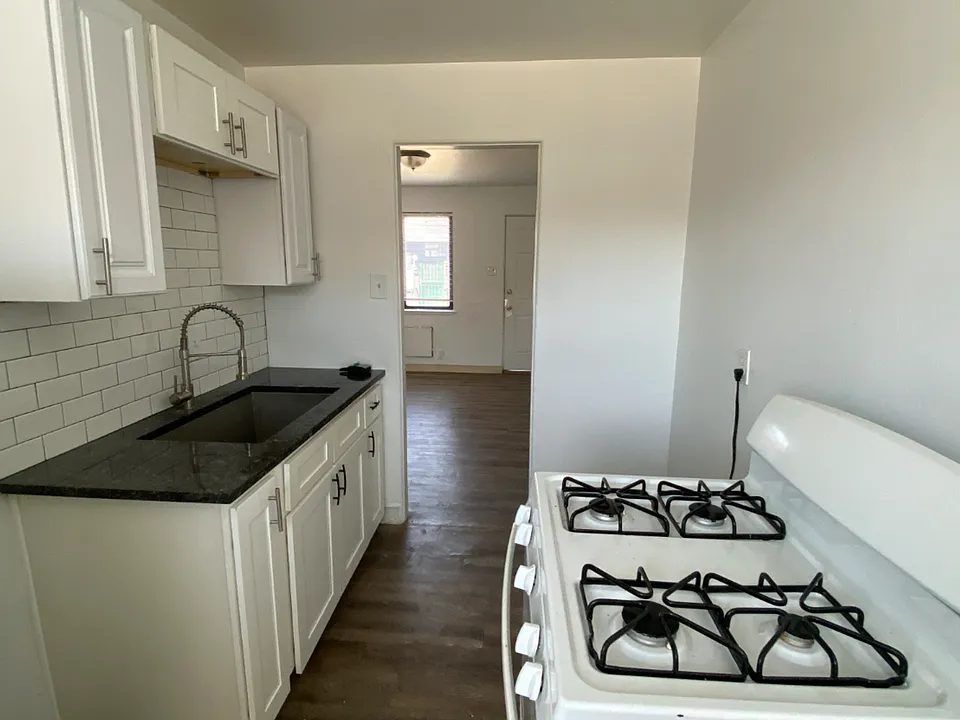 1457 Kenton St #404