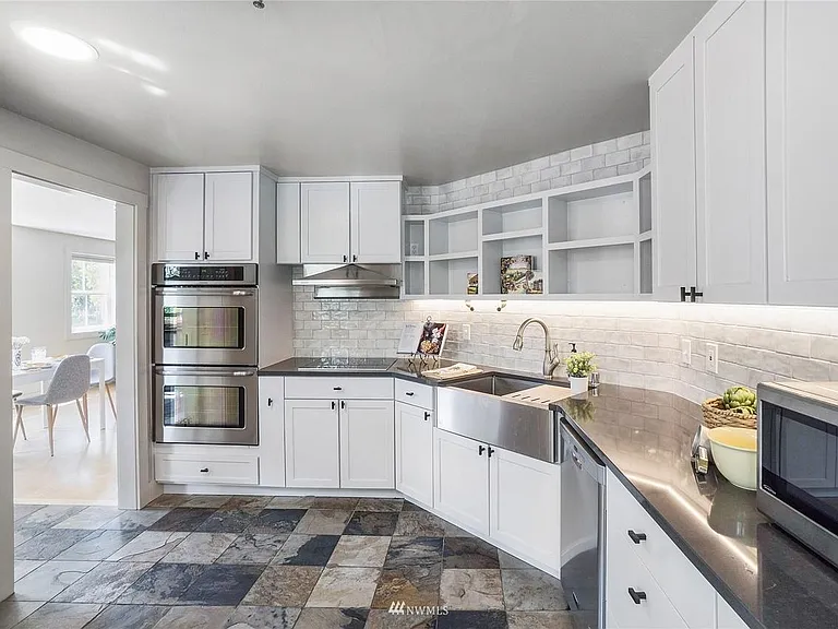 490 Madison Ave N #201 — Photo 6