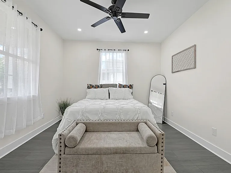 2412 Lucas St — Photo 10