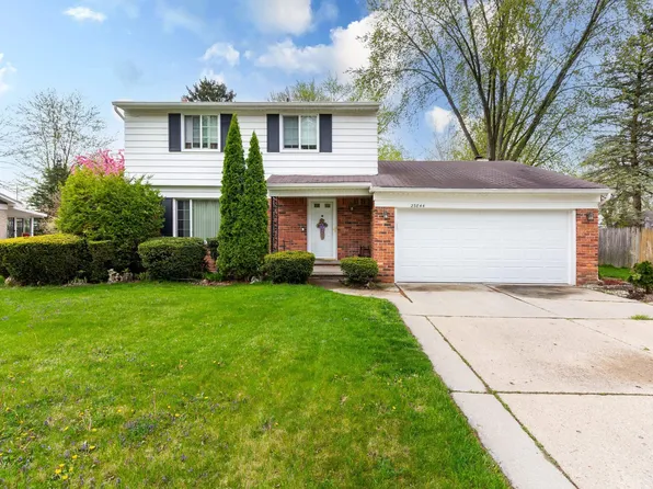 23844 Indianwood St, Clinton Township, MI 48035