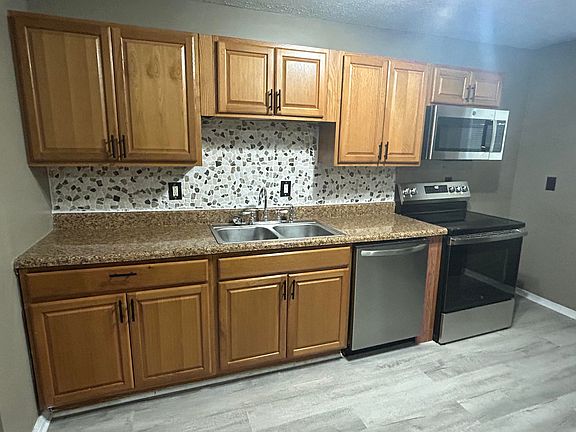 3rd image of 1114 Knight St