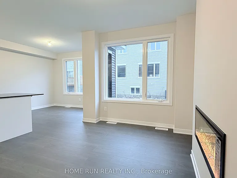 381 Les Emmerson Dr — Photo 6