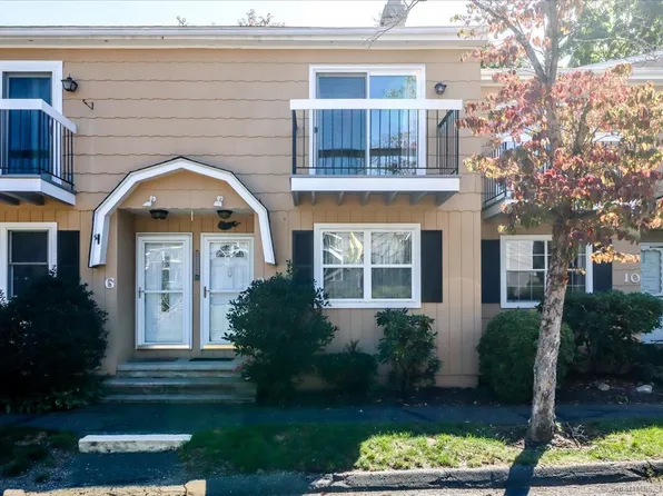 8 Huntington Court #8, Bethel, CT 06801