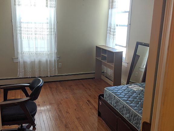 2nd image of 52 High St