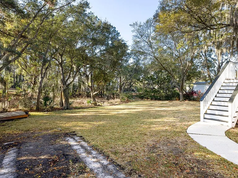 669 Palisades Dr — Photo 33