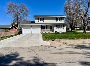 1220 E 4th St, Crete, NE 68333