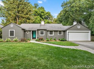 1562 Edgewood Ave SE, East Grand Rapids, MI 49506